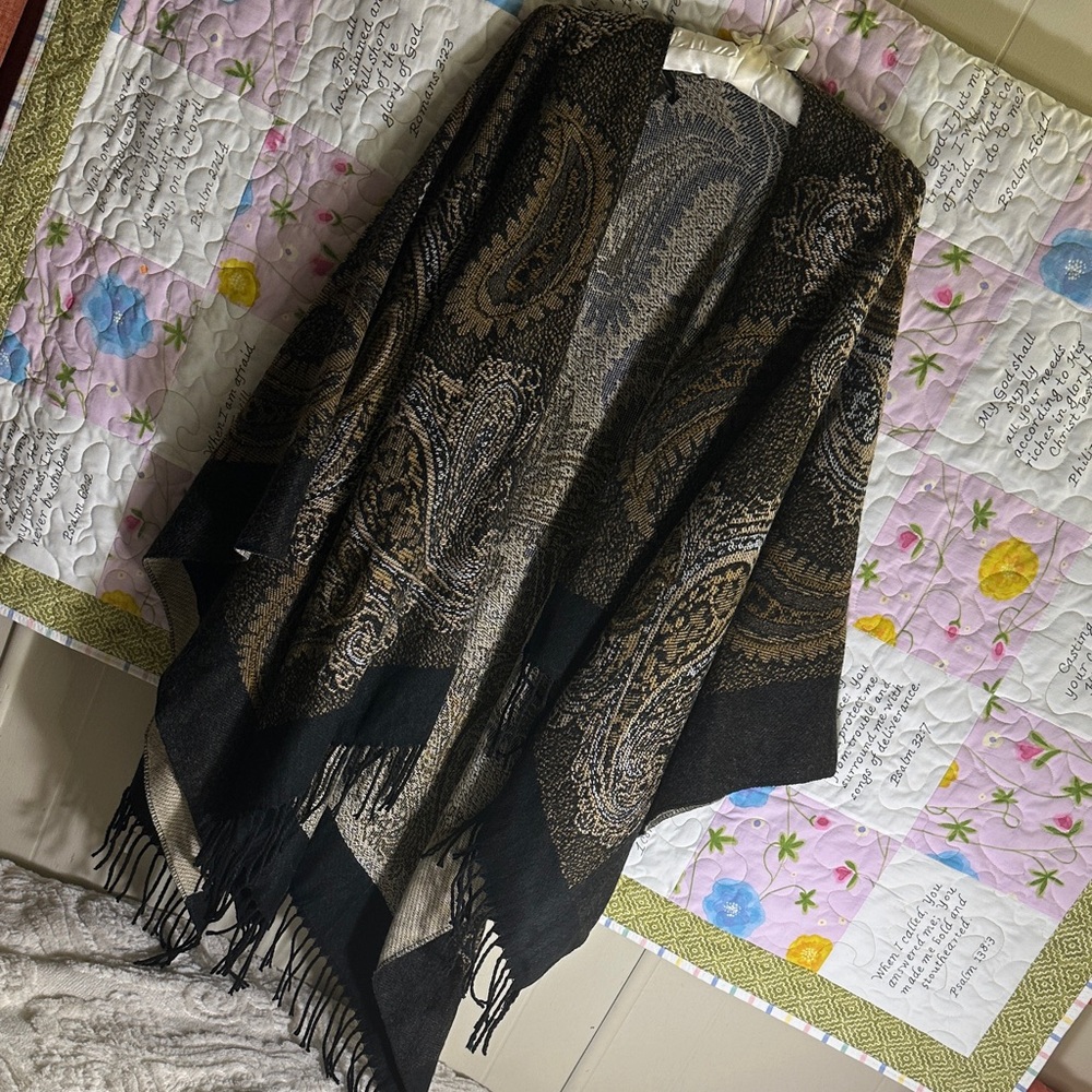 MIXIT poncho tans/gold and black Paisley Fringe shrug/Shawl/poncho O/S